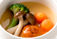 スープ-コンソメロワイヤル蒸しウニと温野菜飾り